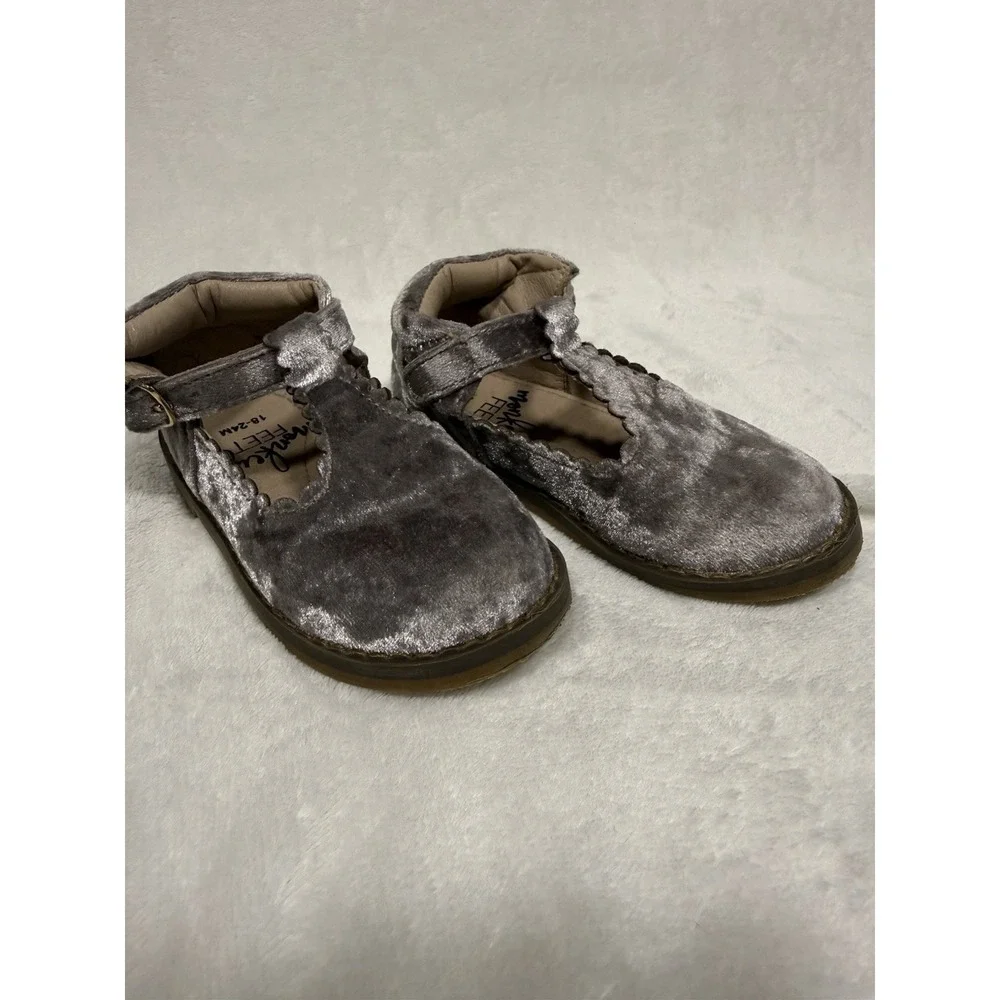 Monkey Feet Baby Girls Silver Velvet T Strap Shoes‎ Size 18-24M Soft Sole